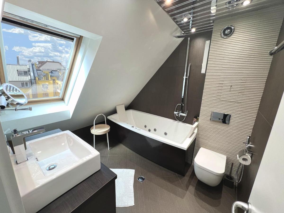 Unique Luxurious Jacuzzi Penthouse Duplex In City Center! 2 Baths! Free Parking! Sofía Exterior foto